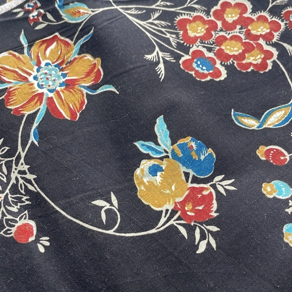 Peter Pan Fabrics, black cotton w bright floral/tropical motif, 62" x W42 - Picture 2 of 7